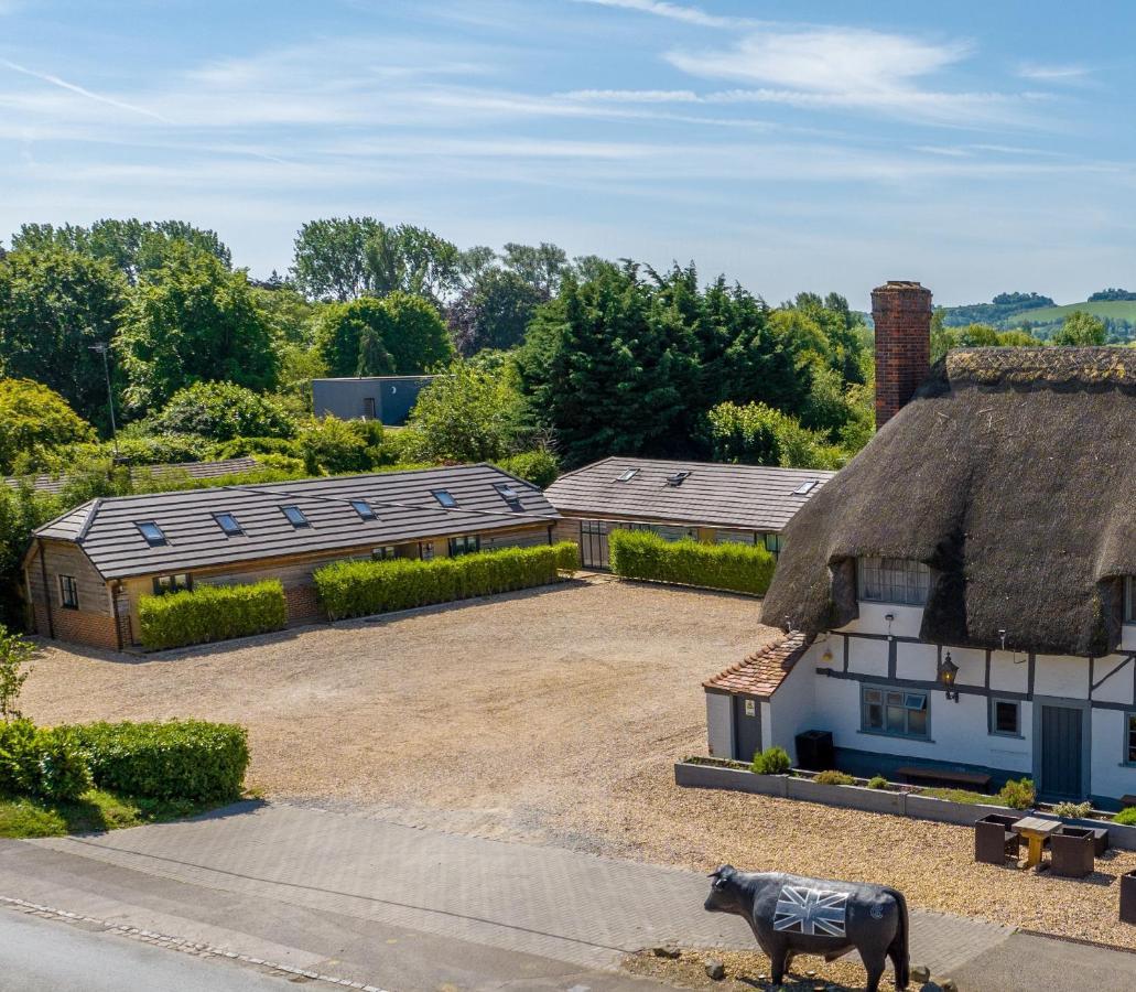 Отель The Chequers At Burcot Клифтон-Хэмпден Экстерьер фото